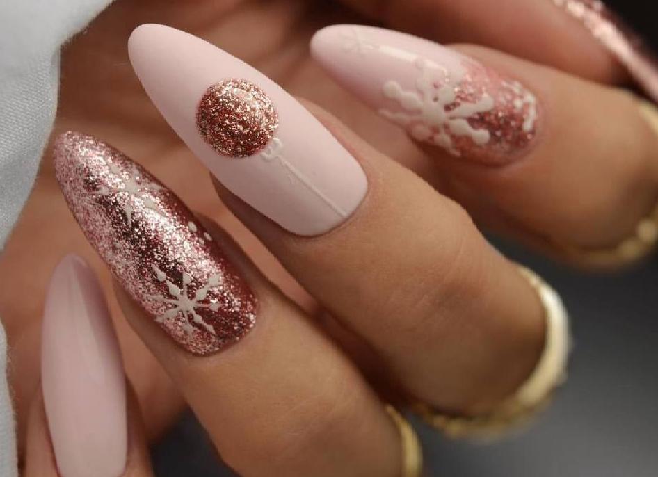 Зимний дизайн ногтей 2023-2024